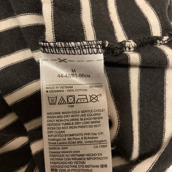 GAP Classic Long Sleeve Black and White Striped Knit Tee/Sweater Size M - Picture 4 of 5